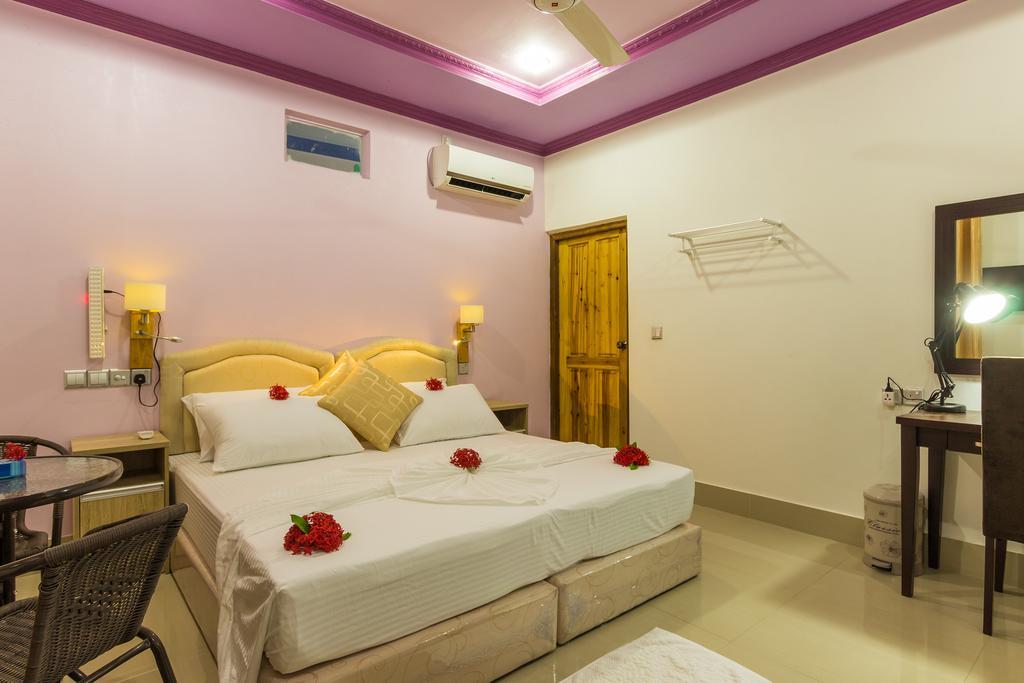 Castle Inn Bodufolhudhoo Exterior photo